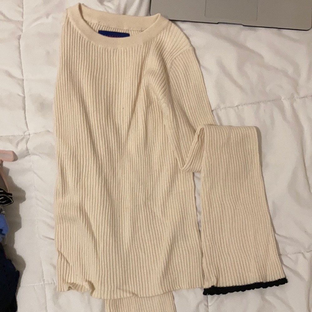 Aeropostale cream long sleeve with black sleeve lining size M